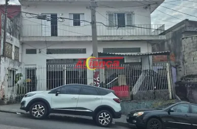 Sobrado com mais dois salões comerciais de 60 m2 cada e duas casas  independentes