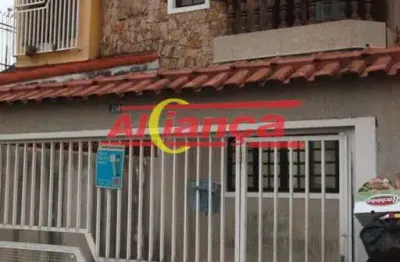 Linda casa no gopouva com 3 dormitórois, sendo 1 suíte, 2 vagas e dependência