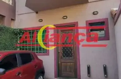 Sobrado em ótima localização e próximo a diversas opções de serviços e comércios