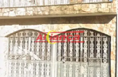 Excelente sobrado com ótima localização no santa mena