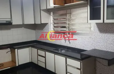 Sobrado à venda com 3 dormitórios (1 suíte), 2 vagas cobertas e churrasqueira!