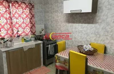 Terreno com 250m2 e duas casas boas para se morar com piscina.