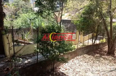 Chacara com 1750 metros, com uma casa com 02 dorm, com piscina