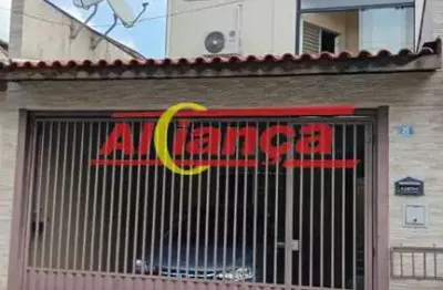 Lindo sobrado com 3 quartos, sendo 1 suíte, 1 banheiro, 2 lavabos, 2 vagas de garagem e área gourmet