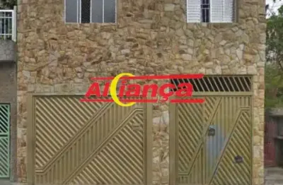 Casa para alugar com 2 quartos, sala, cozinha, armários embutidos, fogão, quintal com churrasqueira