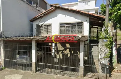 Excelente casa para reforma ou demolição, ótima localização com toda a infraestrutura .