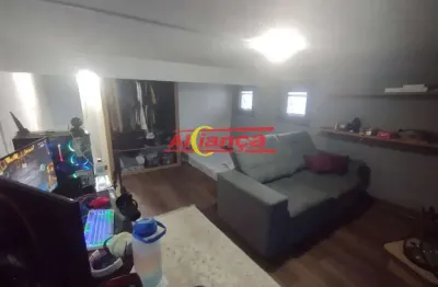 Casa com  1 dorm bem grande podendo virar 2 dorm , cozinha e sala integrada  com  1 vaga garagem.