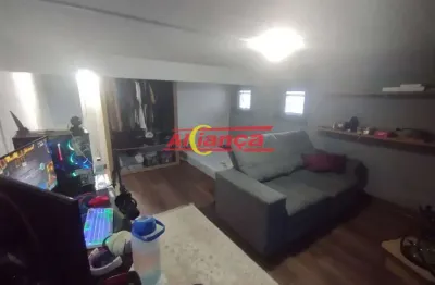 Casa com  1 dorm bem grande podendo virar 2 dorm , cozinha e sala integrada  com  1 vaga garagem.