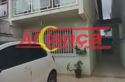 Sobrado em guarulhos, 3 quartos, 2 banheiros, amplo quintal e ótima localização!