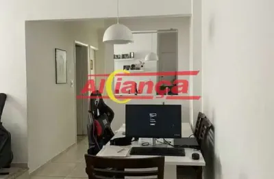 Apartamento no parque novo mundo, todo reformado com piso em porcelanato.