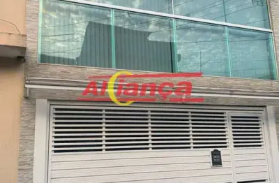 Sobrado amplo e confortável, com distribuição inteligente , arquitetura moderna..