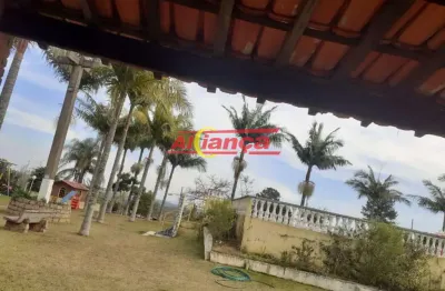 Chácara com 8 dormitórios, 6 suítes, 8 vagas, piscinas, salões, campo, pomar e estrutura completa.