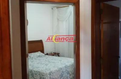 Casa ampla, 3 dormitórios, suíte com closet, área gourmet, piscina, 5 vagas, vista e pomar.