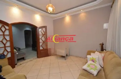 Ótima oportunidade para quem busca uma casa ampla, com sala de 2 ambientes, acabamento fino em gesso