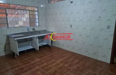 Amplo sobrado com 4 dormitórios, 5 vagas e 190m² de conforto em excelente localização