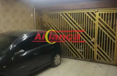 Casa 2 dormitórios, garagem 2 carros e   área gourmet com churrasqueira.