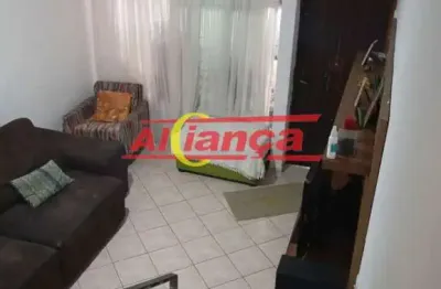 Casa com 2 dormitórios, suíte com closet e 2 quintais