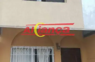 Sobrado a venda com 2 quartos amplos, 1 vaga, cozinha, 01 banheiro social, próximo ao metro tucuruvi
