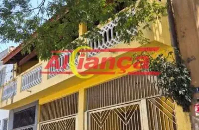 Imóvel com 2 casas independentes, cada um com edícula com  2 e 3 vagas