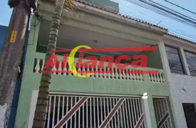Sobrado 215m²  á venda em cumbica, 3 dormitórios,  churrasqueira e 4 vagas