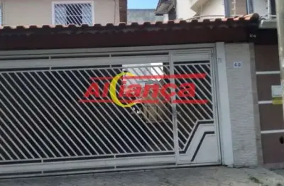 Sobrado com 2 dormitórios, quintal e churrasqueira no jardim santa clara