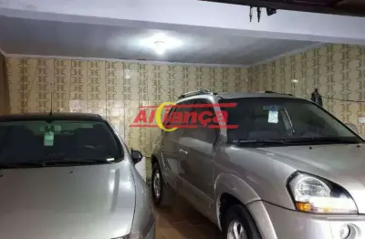 Bela casa assobradada a venda com 3 quartos e 3 vagas por 650.000 no jd flôr da montanha