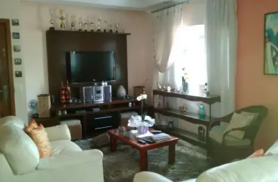 Sobrado com 4 dormitórios sendo 3 suites, 1 das suites possui closet á venda, 192,40m² - vila galvão