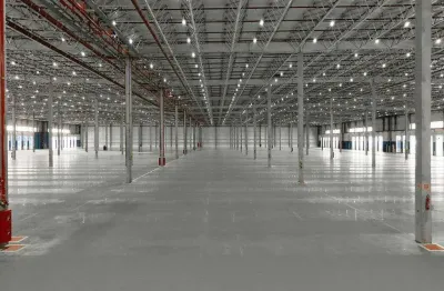 Galpão com 32.000 m² para alugar em embu das artes.