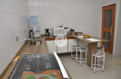 Sobrado Alto Padrão com 4 Suites e 6 Vagas para Locação em Santo André – Bairro Vila Camilópolis