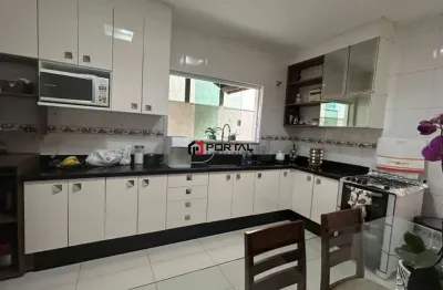 Casa em condomínio fechado com 2 quartos à venda na Estrada Manoel Lages do Chao, 295, Jardim Caiapia, Cotia por R$ 630.000