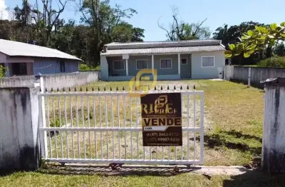 Excelente casa com amplo espaço de terreno apenas 850mts do mar
