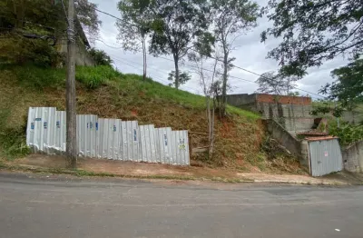 Terreno com com grande potencial construtivo no bairro granbery e com uma bela vista e proximidade do centro da cidade