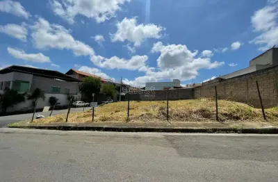 Terreno à venda na Rua Francisco Baptista de Oliveira, lote 22, Aeroporto, Juiz de Fora