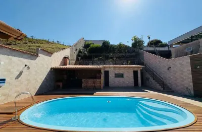 Casa com 2 quartos à venda na Rua Doutor Mauro Marsicano Ribeiro, Fontesville, Juiz de Fora