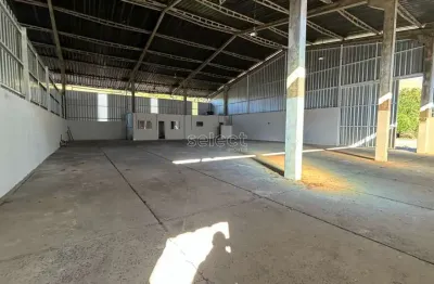 Terreno com área total de 20.000m² e 4021 m² de construção entre 5 galpões e salas