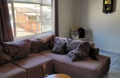 Sao cinco casas: casa 01- com 3 quartos, sala, cozinha e 2 banheiros; casa 02- com 3 comodos e banheiro; casa 03- com 2 comodos e banheiro; casa 04- com 3 comodos e banheiro; casa 05- com 2 comodos e 