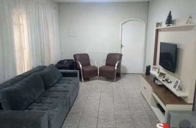 Casa terrea com 3 dormitorios, 2 vagas de garagem-curuca