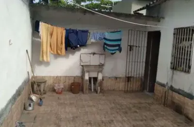 Casa com 3 quartos à venda na rua silviria souza de mello, 896, balneário plataforma, mongaguá por r$ 220.000