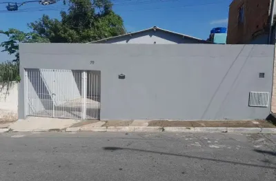 Excelente casa terrea com 3 quartos, 3 vagasde garagem e quintal.