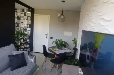 Lindo apartamento, com reforma nova em condominio fechado.
