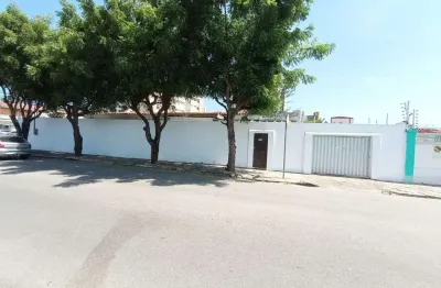 (ca2159) - casa contendo 462,00m² bem localizada no bairro papicu.