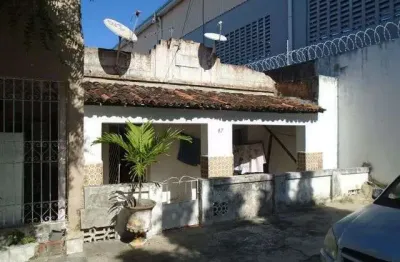 Casa com 2 quartos para alugar na Rua João Melo, 47, Democrito Rocha, Fortaleza