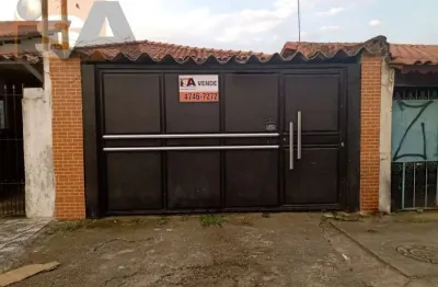Casa térrea com 2 quartos; no bairro vila maria de maggi, em suzano/sp.