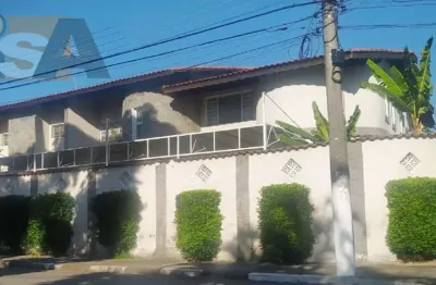 Sobrado com 2 quartos, sendo 1 suíte; área gourmet com piscina; e 9 vagas em suzano/sp.