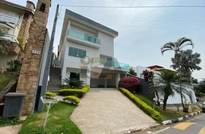 Sobrado com 3 suítes; cozinha planejada; área gourmet; e 4 vagas; no condomínio arujá country club, em arujá/sp.