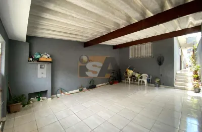 Casa térrea com 2 quartos, sendo 1 suíte; quintal; churrasqueira; e 2 vagas cobertas; no bairro vila colorado em suzano/sp.