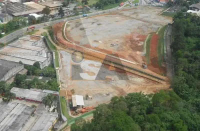 Área industrial; na rod. índio tibiriçá, em suzano/sp.