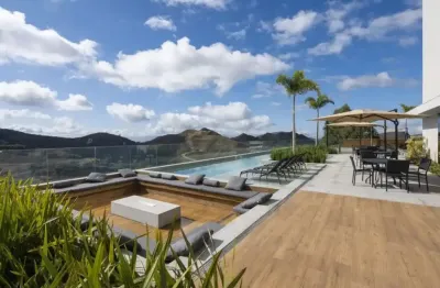 Lindo apartamento luxuoso, espacoso com linda vista para o vale do sereno.