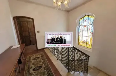 Linda casa contemporânea localizada em ponto nobre do bairro belvedere.