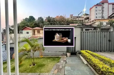 Excelente oportunidade de investir na compra de uma casa no bairro santa efigênia!